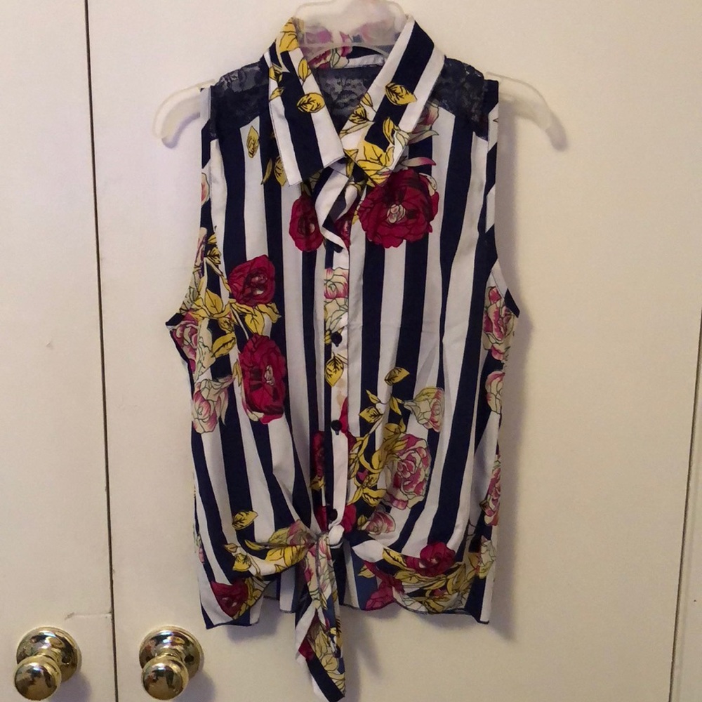 Floral Collared Sleeveless Top